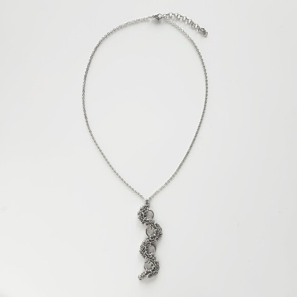 Gothic silver snake necklace ✦ Handmade rosary style chainmaille necklace ✦ - Picture 4 of 10